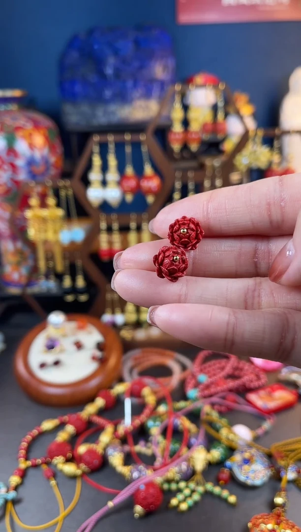【闪购商品】红红莲花珐琅耳钉