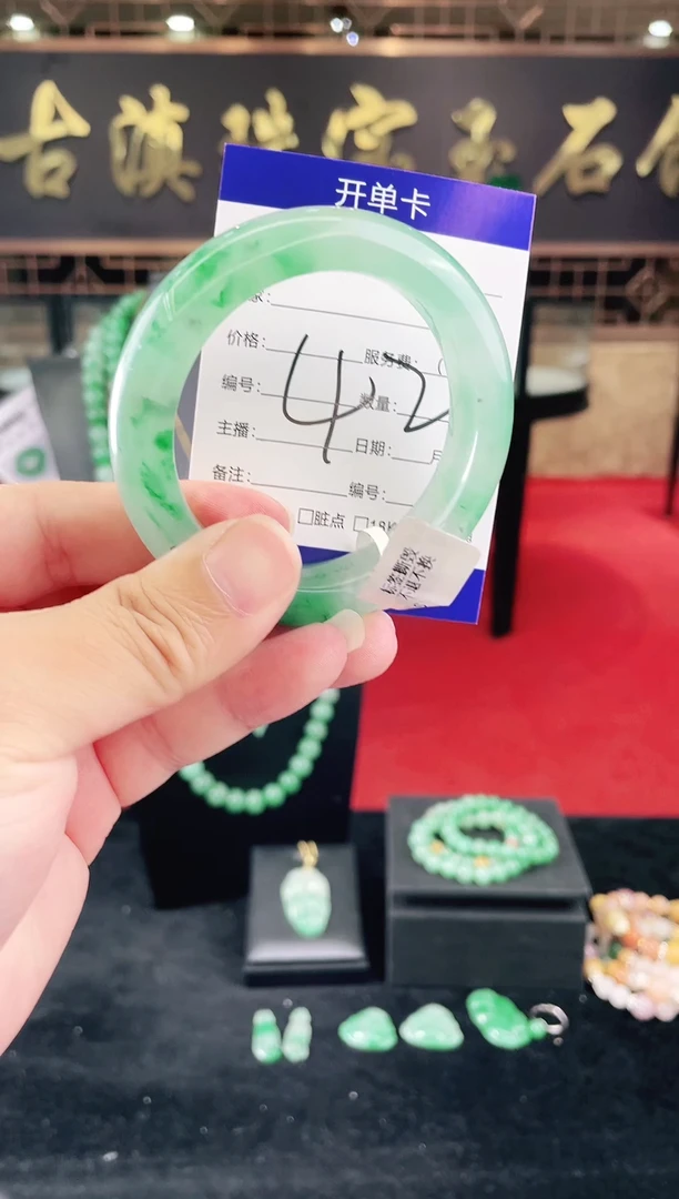 未镶嵌手镯石英质玉（非洲翠）微瑕介意勿拍
