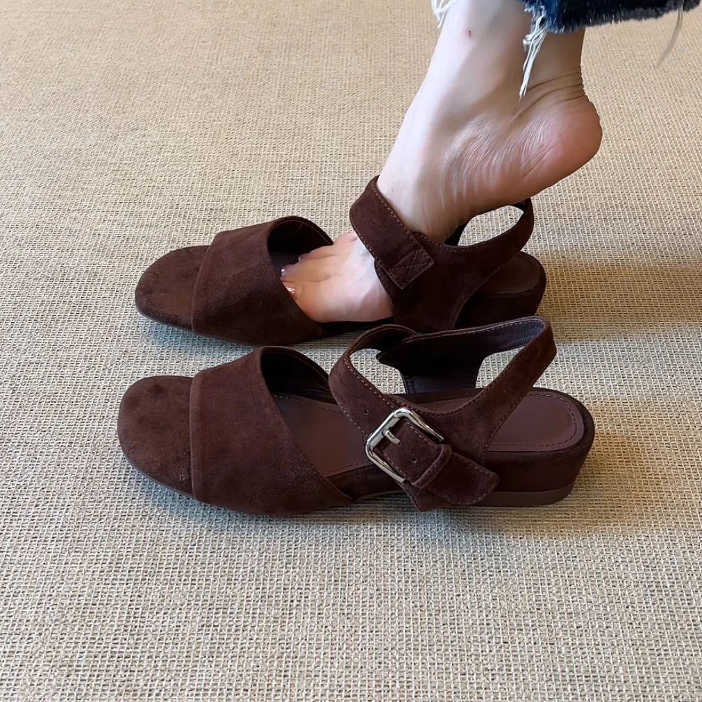 RubyL/3cm夏季新款通勤休闲风舒适百搭坡跟脚腕绊带纯色露趾凉鞋