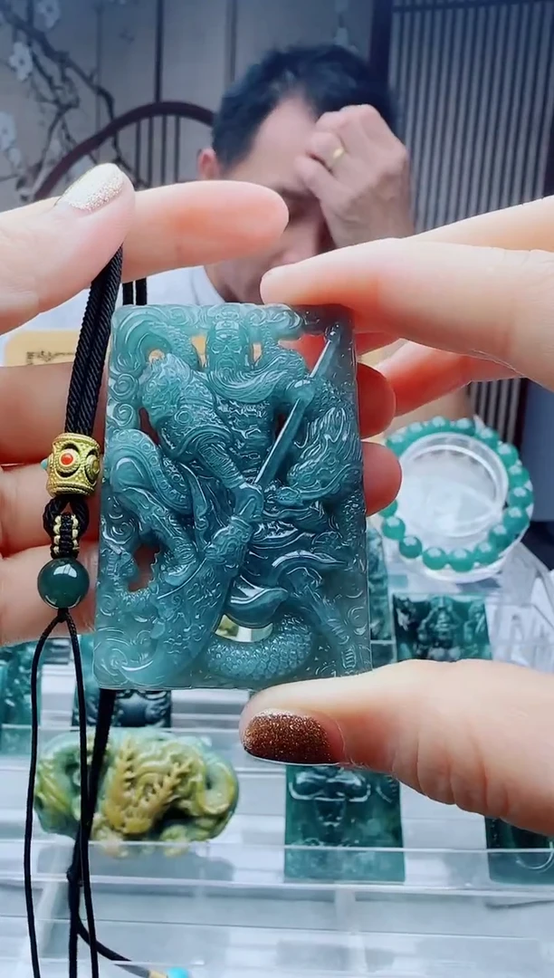 颈饰未镶嵌翡翠多样性发其一