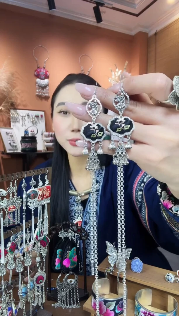 【闪购商品】刺绣纯手工民族风耳环