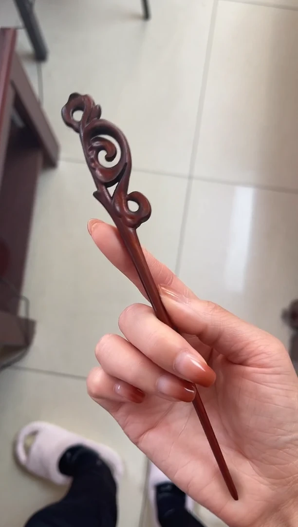 【闪购商品】染料紫檀（血檀）其他卷草纹发簪