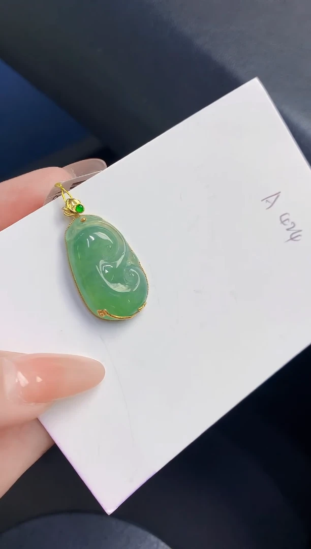颈饰18K金镶嵌翡翠缅甸天然翡翠A货