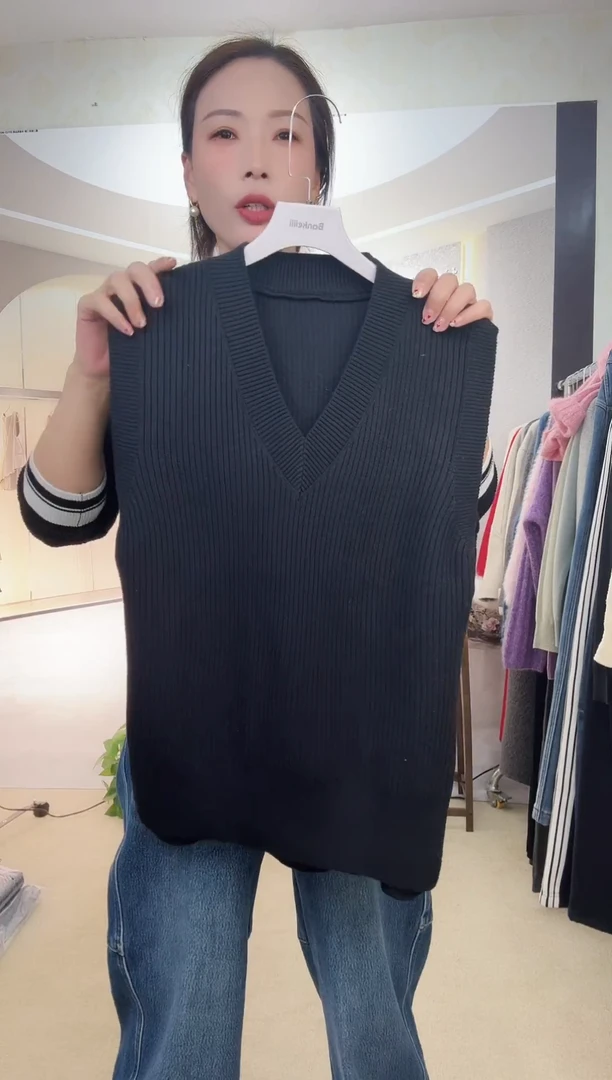 娜*梦黑色背心67777