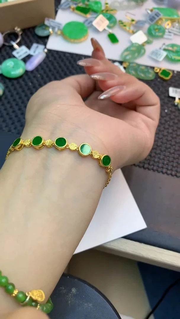 颈饰未镶嵌翡翠1