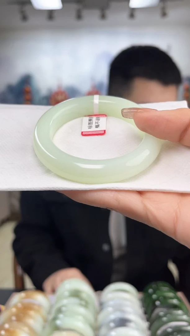 【闪购商品】和田玉手镯未镶嵌53圈口8131