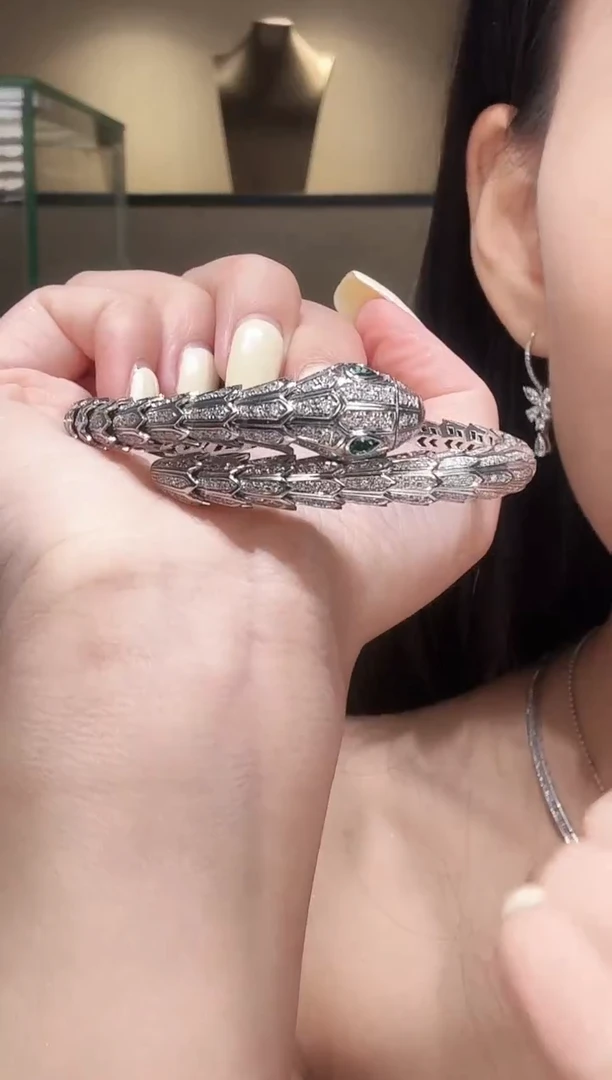 铂Pt950镶嵌手镯钻石满钻蟒蛇手镯