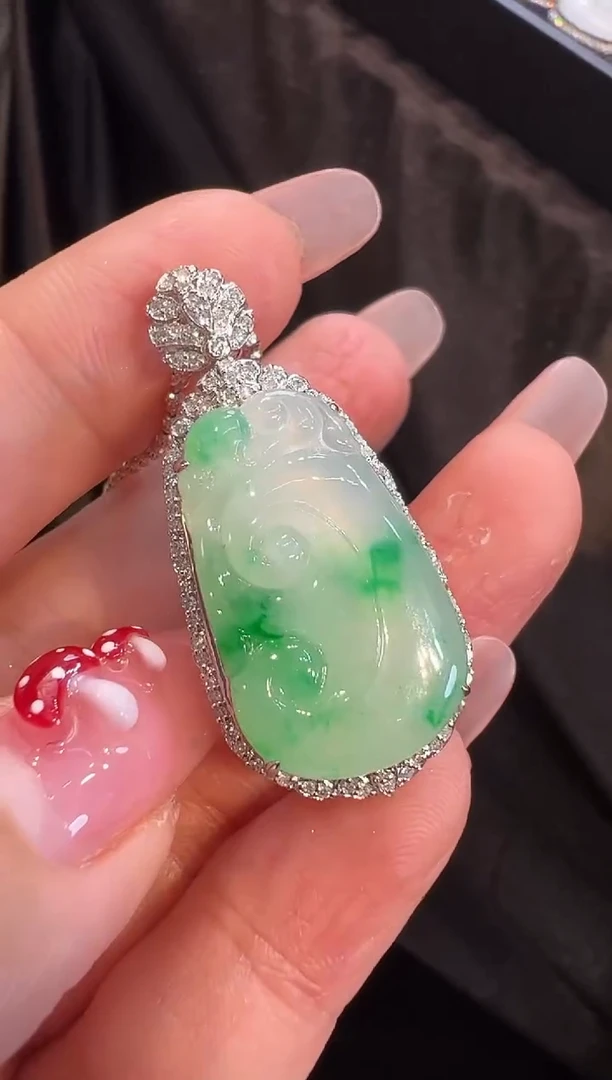 【闪购商品】翡翠颈饰18K金镶嵌吊坠