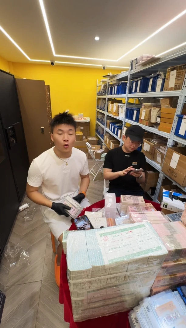 带评级-三版人民币下乡一角红二凸无4整刀
