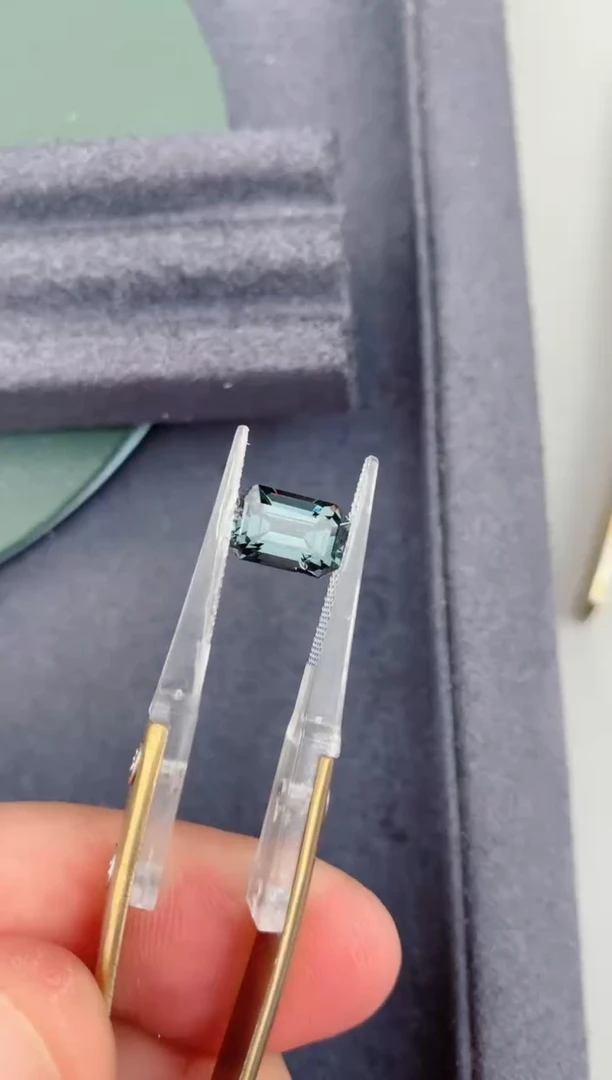 裸石尖晶石2.8ct 金属灰尖晶石
