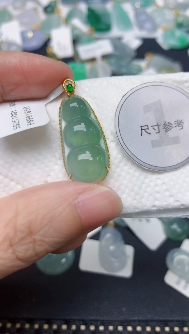 颈饰18K金镶嵌翡翠天然缅甸A货翡翠