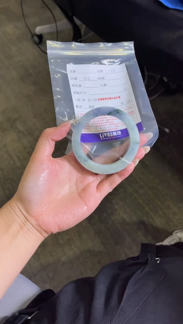 未镶嵌手镯定制翡翠王*妹定制手镯不退不换