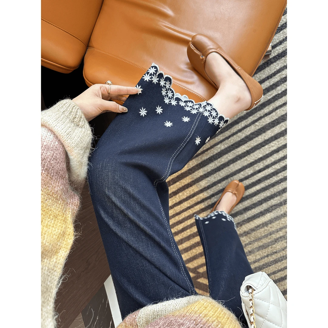 大码花边刺绣高腰垂感直筒牛仔裤女秋季款梨形身材宽松显瘦九分裤