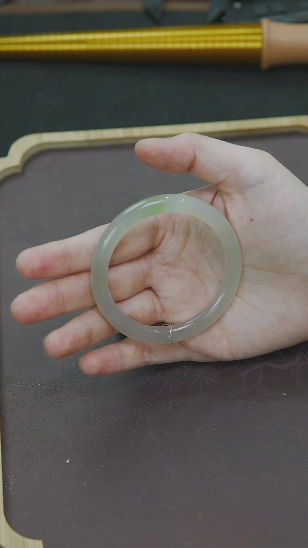 未镶嵌手镯和田玉51圈口特色冰胶三彩翠青手镯