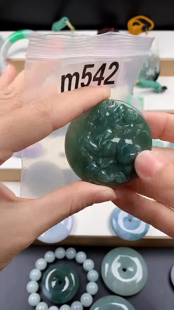 颈饰未镶嵌翡翠天然翡翠吊坠挂件