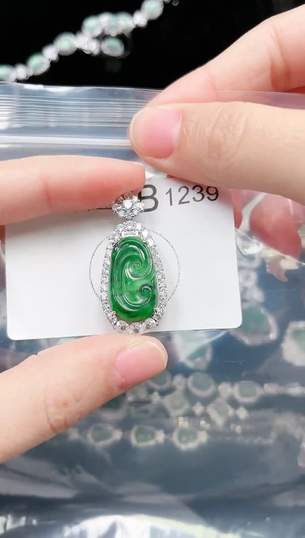 【闪购商品】翡翠颈饰未镶嵌1239赠皮绳
