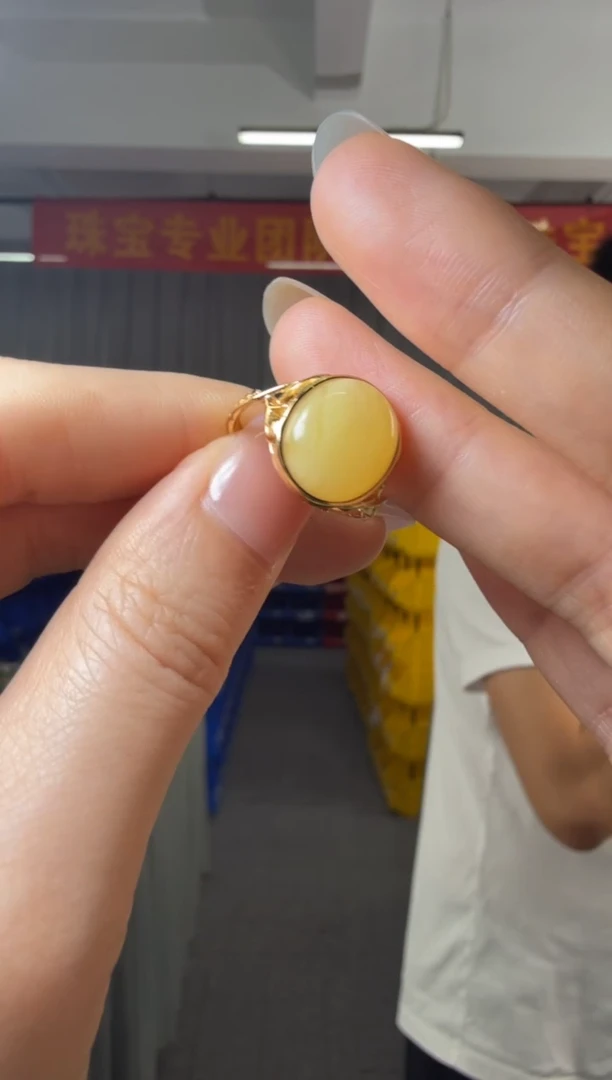 蜜蜡银S925镶嵌戒指俄料鸡油黄蜜蜡开口戒指(S925银镀金）