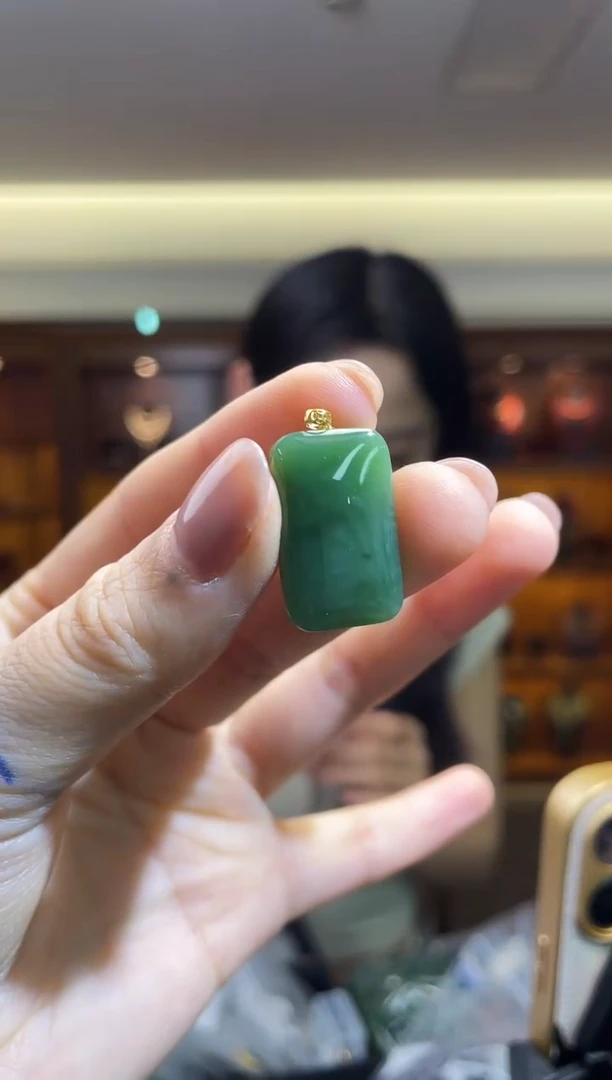 颈饰18K金镶嵌和田玉（多样性发一件）