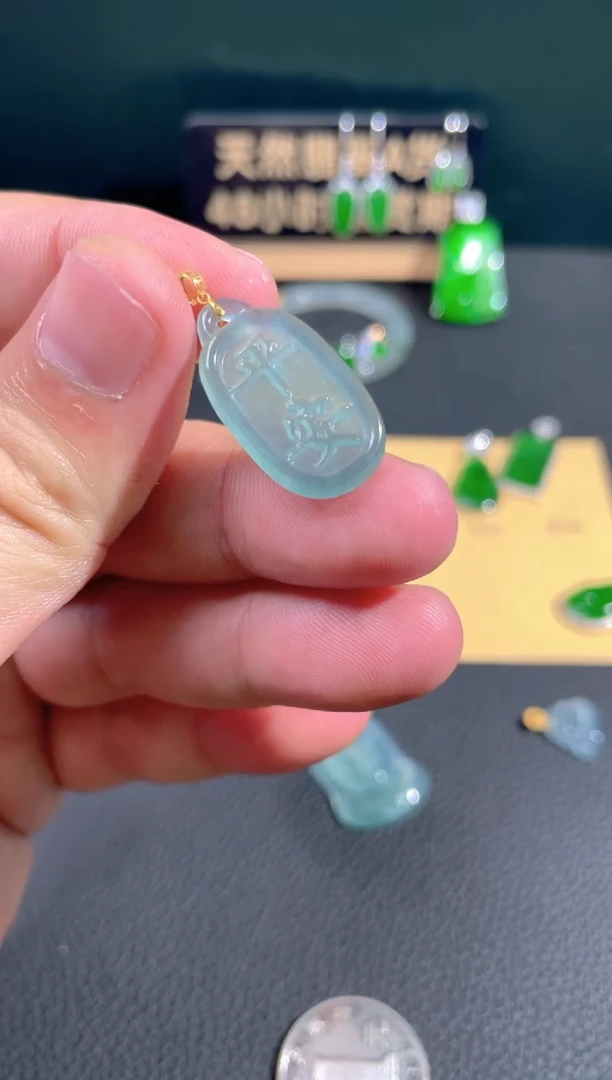 【闪购商品】翡翠颈饰18K金镶嵌翡翠