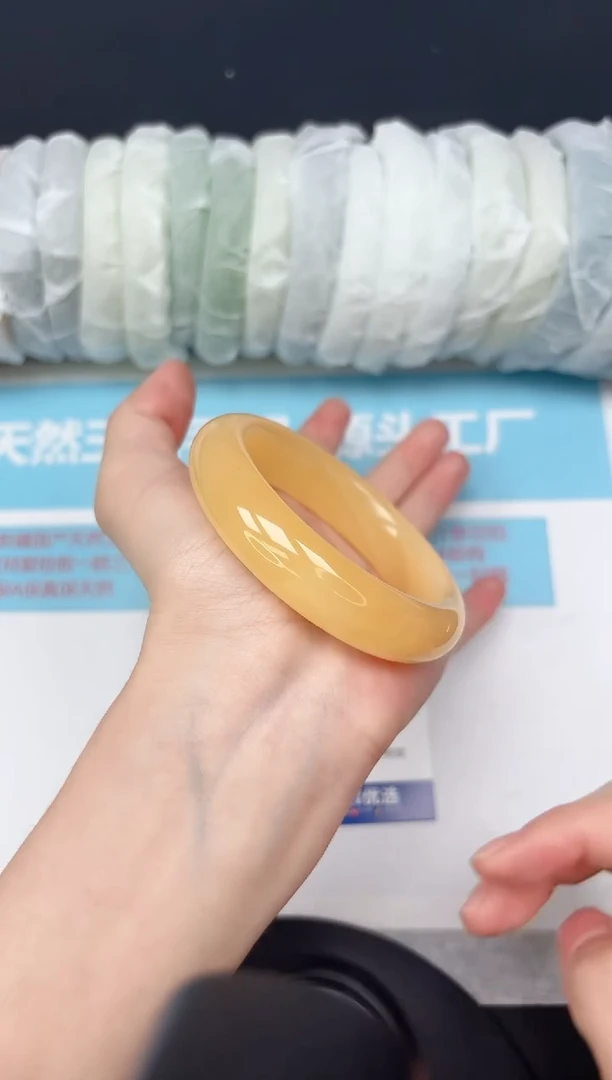 未镶嵌手镯石英质玉161-56.2