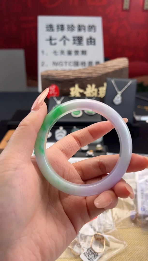 翡翠手镯未镶嵌手镯