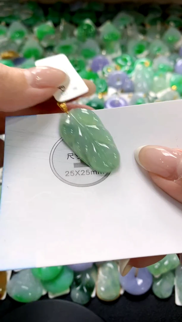 翡翠18K金镶嵌颈饰11111111111111111