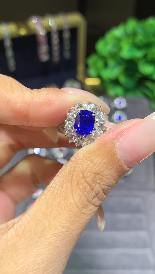 戒指蓝宝石18K金镶嵌2.13ct