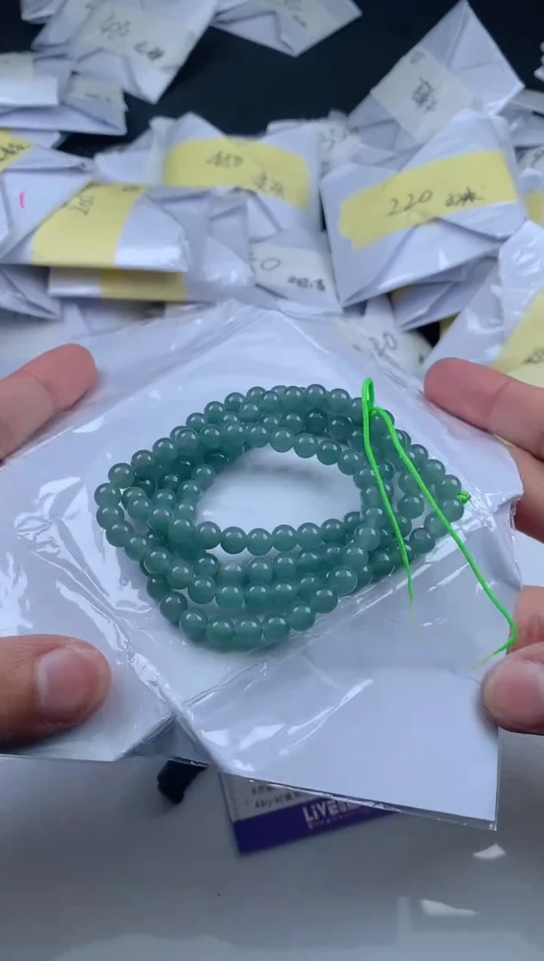 翡翠未镶嵌颈饰