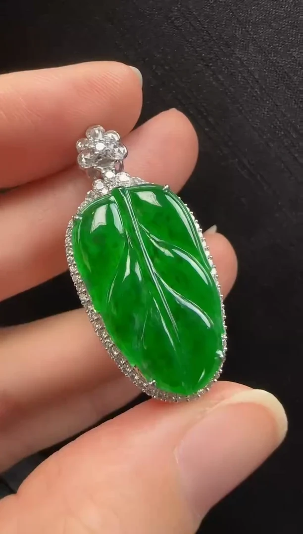 颈饰18K金镶嵌翡翠506叶子一个