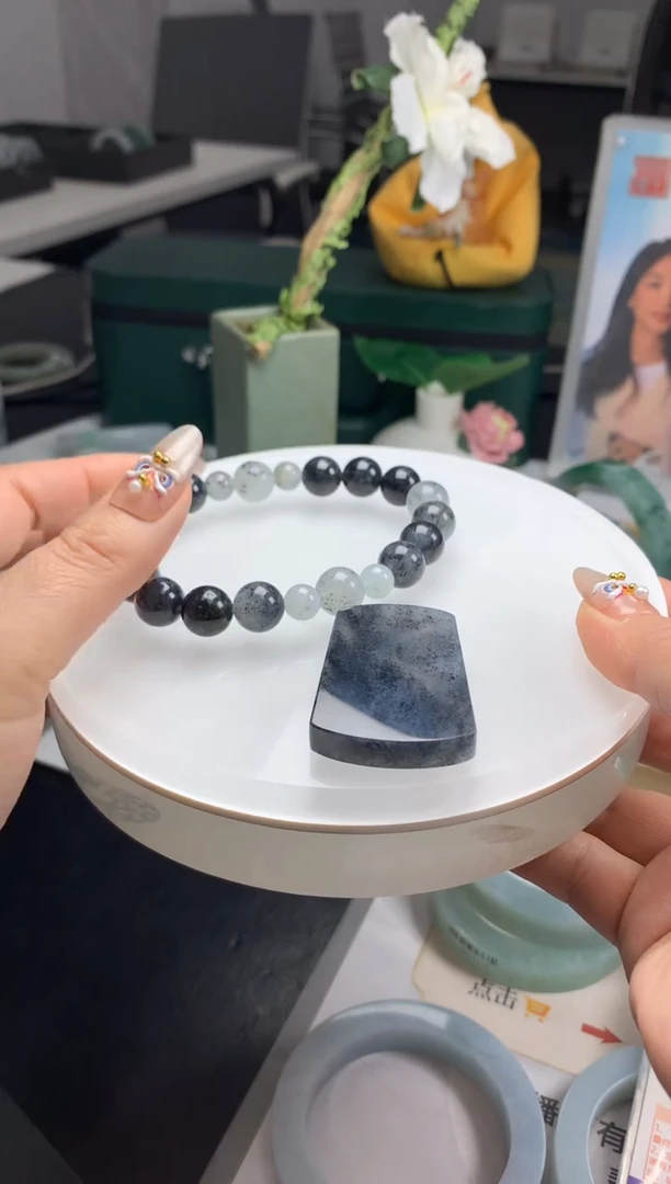 【闪购商品】翡翠挂件未镶嵌工费