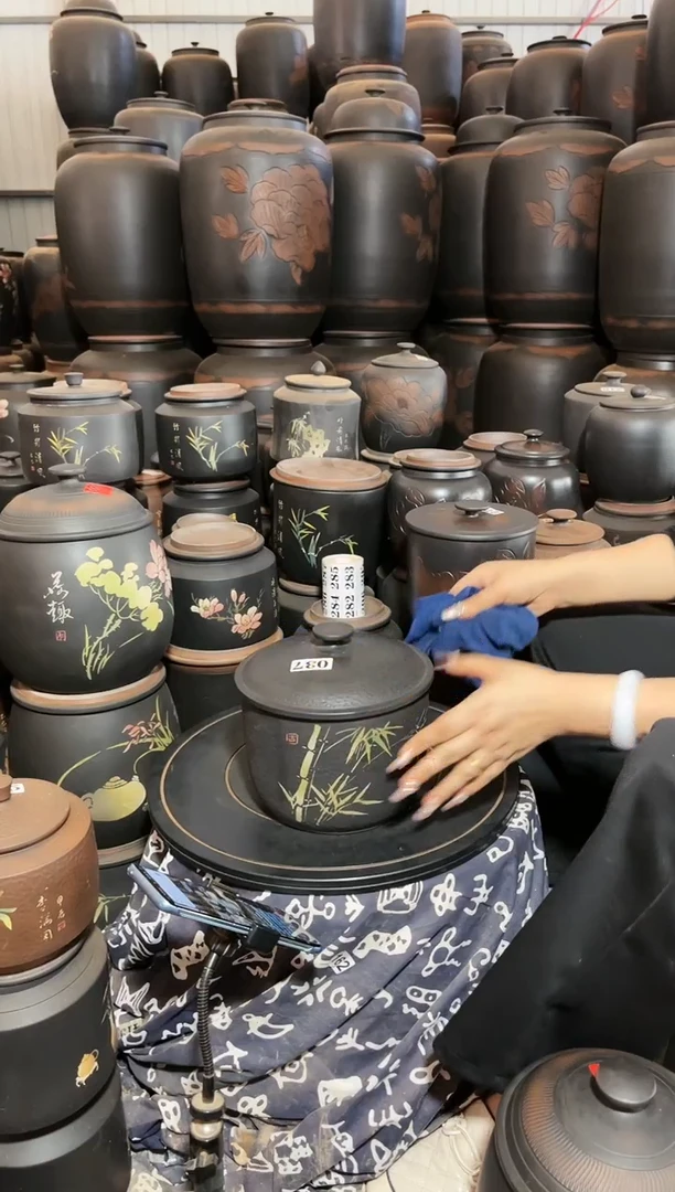 壶完品茶叶罐 彩填小五饼 037