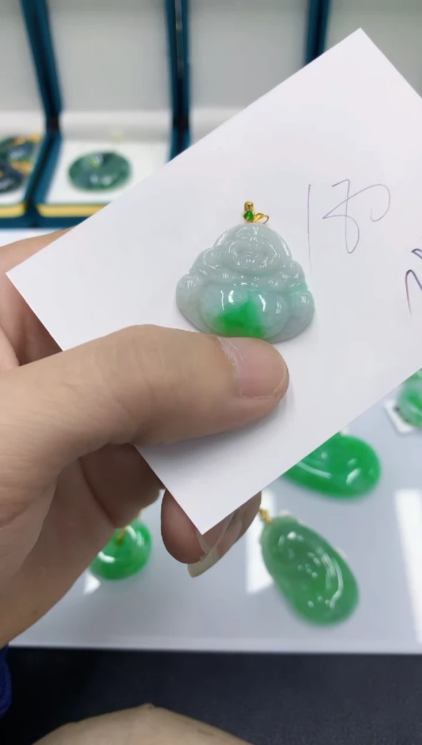 颈饰18K金镶嵌翡翠翡翠