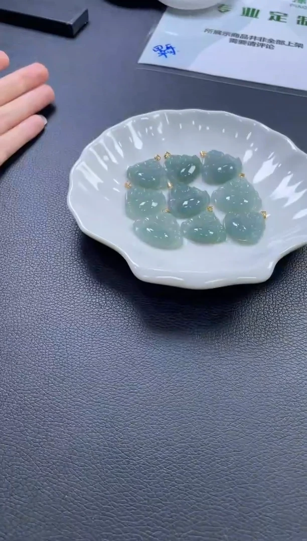 翡翠18K金镶嵌颈饰佛公多样性发一件