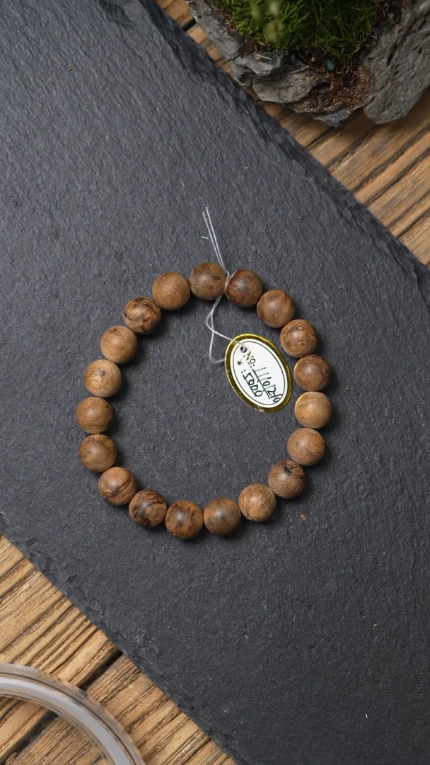 沉香手串阿****?L1012-10菩萨奇留疤11.5/10g