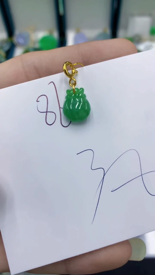 翡翠未镶嵌颈饰缅甸A货翡翠