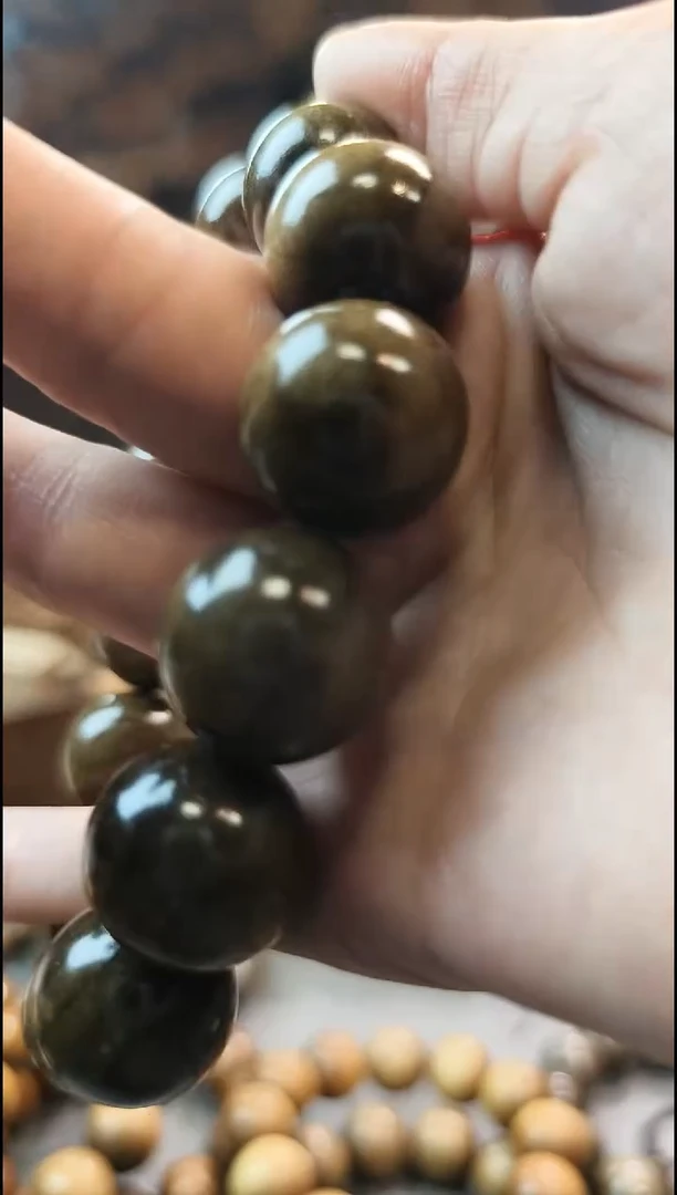 金丝楠1.8阴沉绿手串