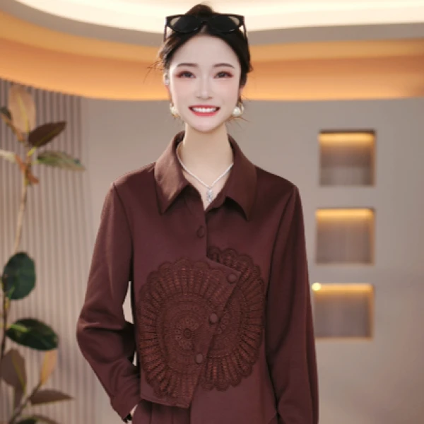 2025气质百搭春季爆款时尚绣花翻领显瘦套裤两件套套装M-4XL