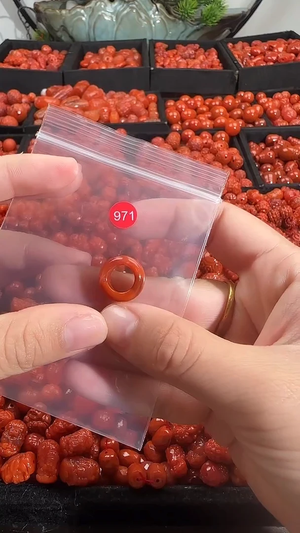 颈饰未镶嵌南红玛瑙1