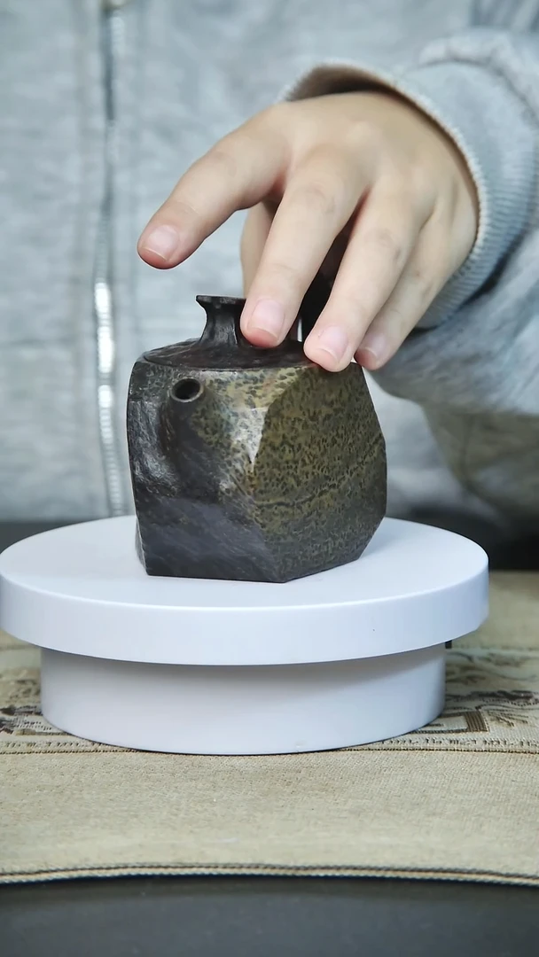 h****9天然冰碛岩手工随形壶