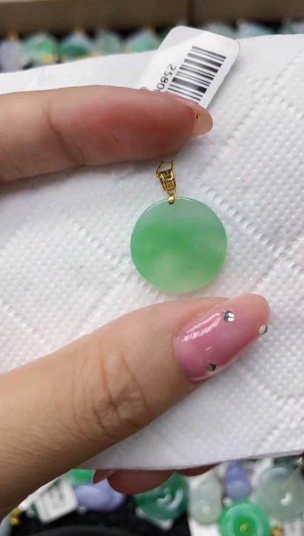 翡翠18K金镶嵌颈饰1111111111