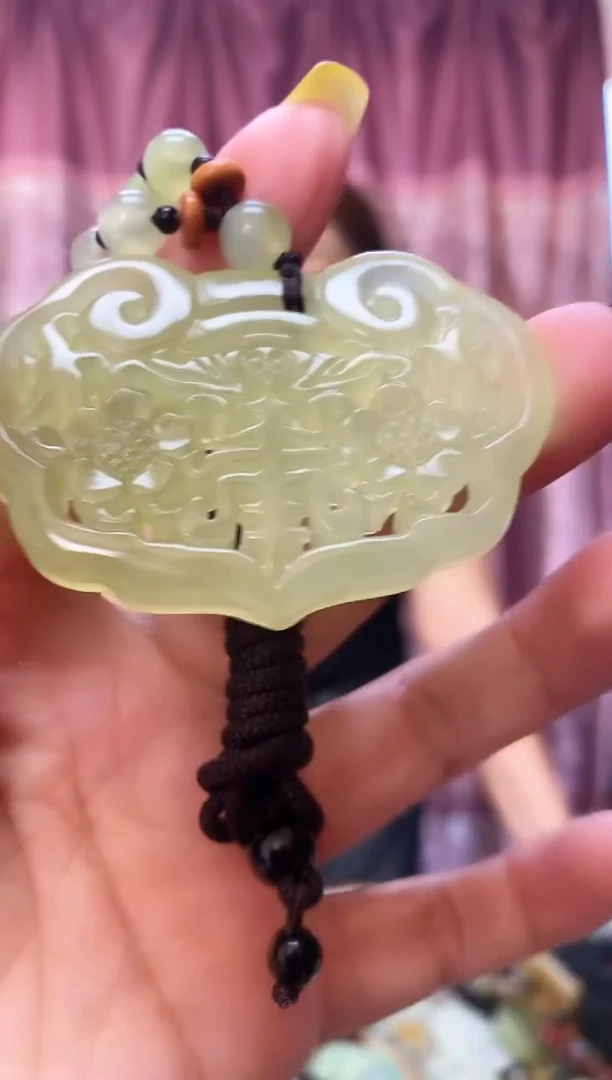 未镶嵌岫玉吊坠