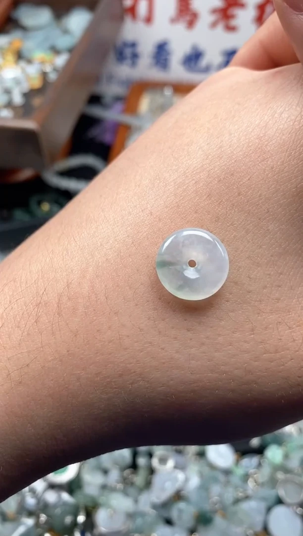 【闪购商品】翡翠颈饰未镶嵌哥哥