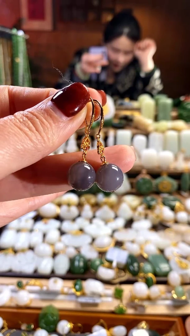 【闪购商品】和田玉耳饰银S925镶嵌。