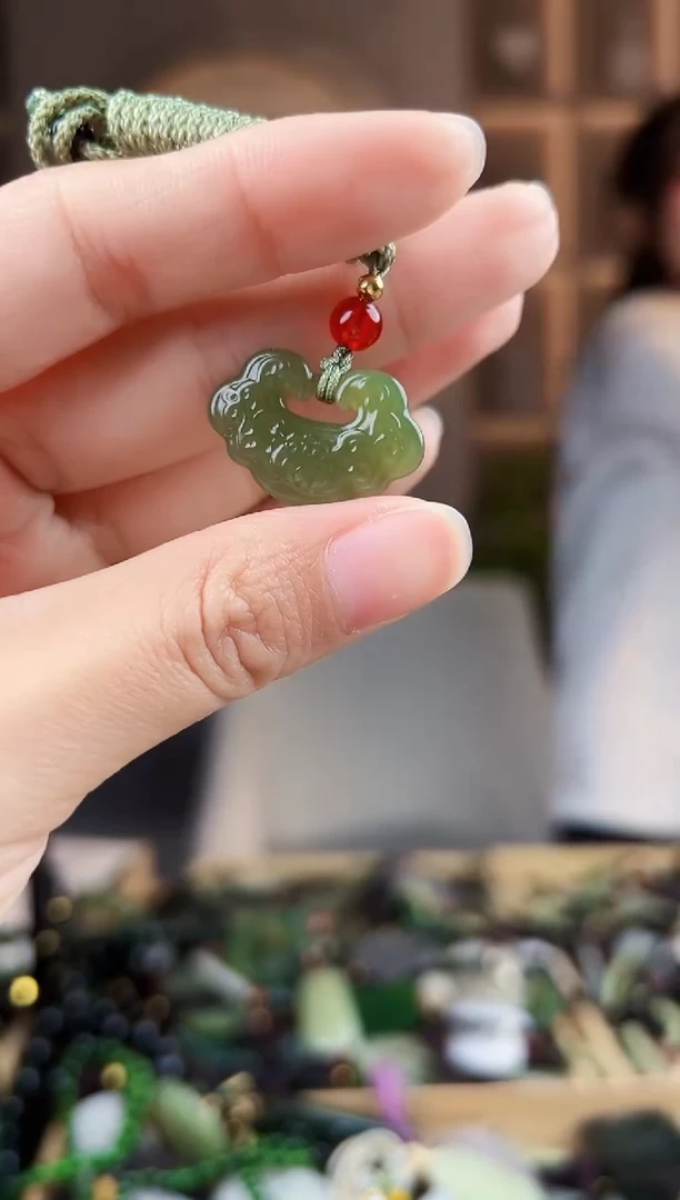 颈饰未镶嵌和田玉拍一发一，多样性发货