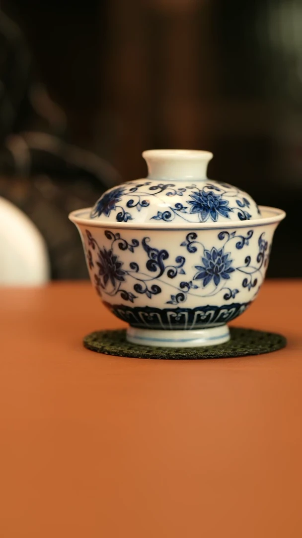 【闪购商品】仿明青花缠枝莲盖碗微瑕