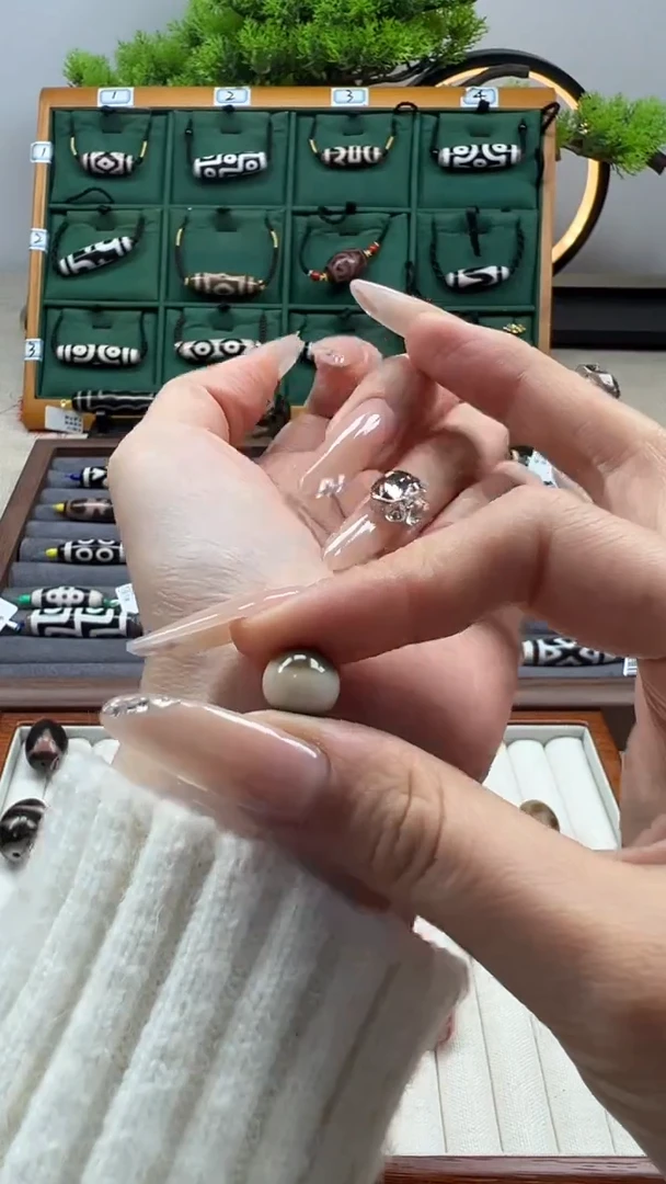 玛瑙/玉髓（覆膜）颈饰未镶嵌70微瑕随机发货