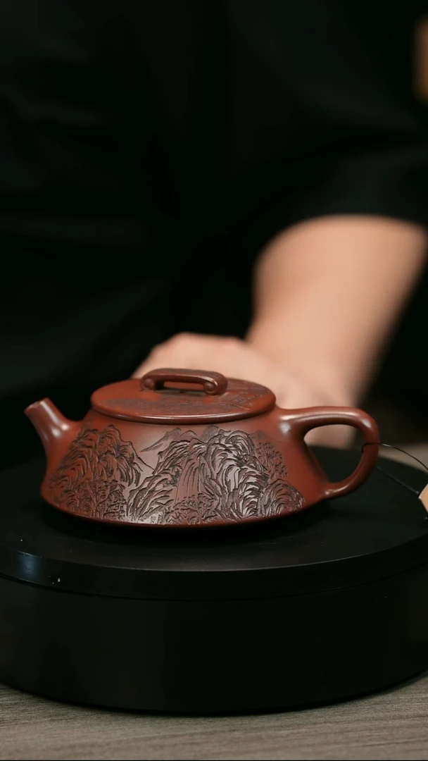 茶壶紫砂中****司H2195余海燕龙血砂山景石瓢