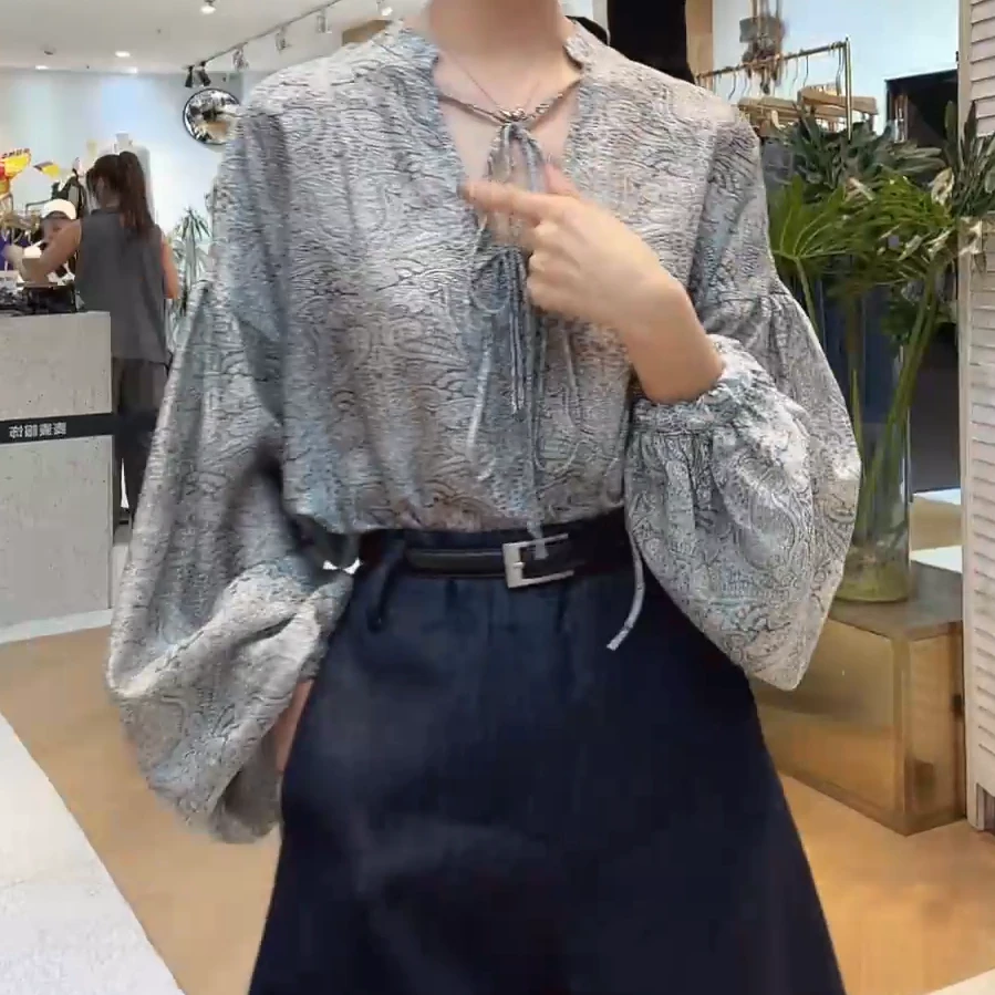 波嬉风"会呼吸"的复古薄款防晒衫设计感V领长袖衬衣女C5679