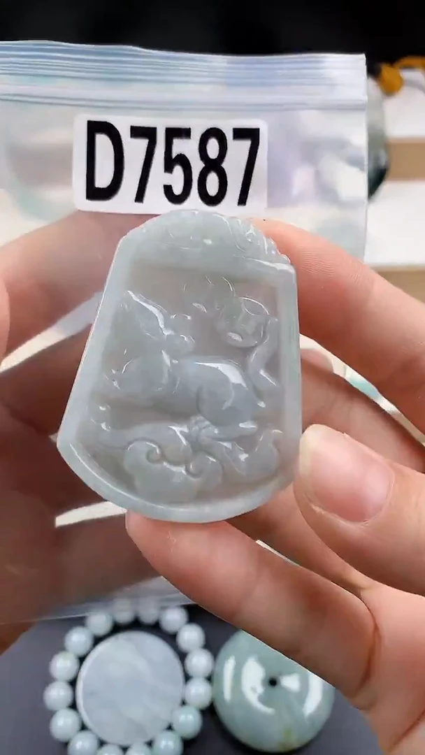 颈饰未镶嵌翡翠天然翡翠吊坠挂件