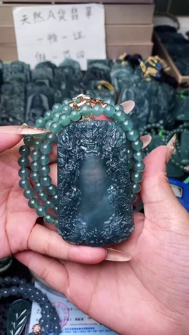 颈饰未镶嵌翡翠